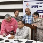 डीएम के जनता दरबार में पहुंची 70 शिकायतें, 32 का निस्तारण