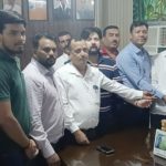 शहर को प्लास्टिक मुक्त बनाने को प्रयास फाउंडेशन ने मुख्य नगर अधिकारी को सौंपा ज्ञापन