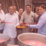 भीषण गर्मी में ठंडा शरबत पिलाना बड़ा ही पुण्य का कार्य: डॉ गौरव चौधरी