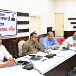 केंद्र एवं राज्य सरकार की योजनाओं की जिलाधिकारी ने की समीक्षा