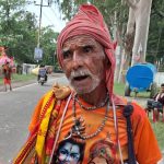 ना उम्र की चिंता ना दूरी का डर, 83 की उम्र में भी गंगाजल ले जा रहे केशव पाल