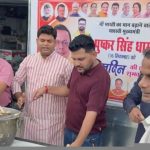 गौरव कौशिक ने मुख्यमंत्री धामी के जन्मदिन पर प्रसाद रूपी बांटा हलवा