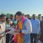 मुख्यमंत्री ने नगला तराई व हेलीपैड लोहियाहेड में जनता की सुनी समास्या