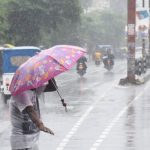 रिमझिम बारिश से मौसम हुआ सर्द, किसानों की फिर बढ़ीं मुश्किलें